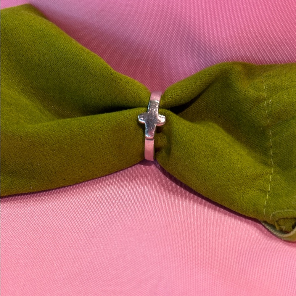 Source Unknown Silver Cross Ring Size 7.5  sku#84